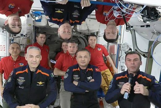 Astronot Turki, Italia dan Swedia Kembali ke Bumi Didampingi Pensiunan NASA - GenPI.co