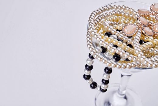4 Perhiasan Mutiara yang Tak Bakal Ketinggalan Zaman, Wajib Dimiliki Setiap Wanita - GenPI.co