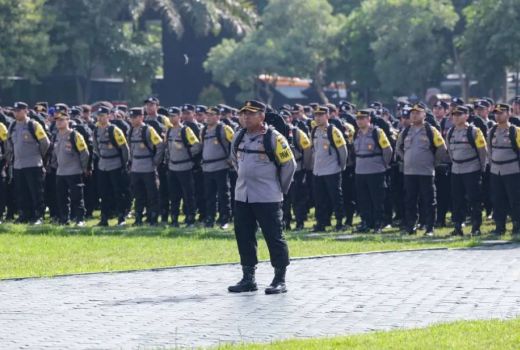 1.013 Polisi Amankan Pemilu 2024 di Daerah Rawan di Jawa Timur - GenPI.co