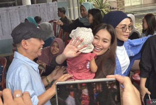 Indonesia Diejek, Ayah Ayu Ting Ting Ribut dengan Haji Malaysia - GenPI.co