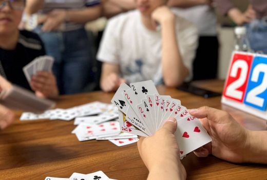 Permainan Kartu Jadi Pisau Bermata Dua, Pakar Psikolog Beber Alasannya - GenPI.co