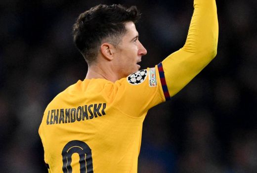 Barcelona Tahan Imbang Napoli, Lewandowski Pecahkan Rekor Messi - GenPI.co