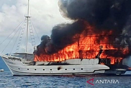 Kapal The Oceanik Terbakar di Raja Ampat, 8 ABK Diperiksa Polisi - GenPI.co