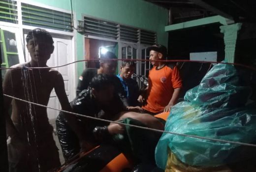 Padang Dilanda Banjir, Sekolah dan Rumah Ibadah Jadi Lokasi Pengungsian - GenPI.co
