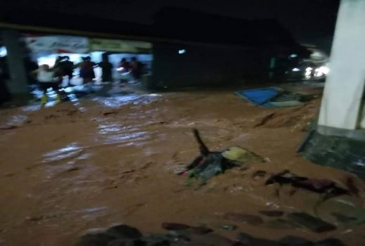 2 Orang Meninggal dan 50 Rumah Rusak Akibat Banjir Bandang di Pekalongan - GenPI.co