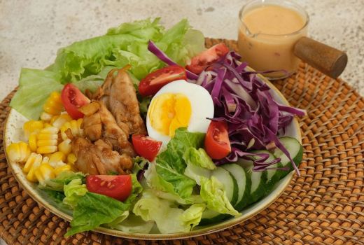 Resep Salad Ayam Hawaii, Menu Sehat yang Bikin Kamu Kenyang dan Hati Senang - GenPI.co