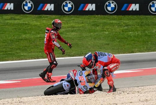 MotoGP Portugal: Ditabrak Marc Marquez, Francesco Bagnaia Marah - GenPI.co