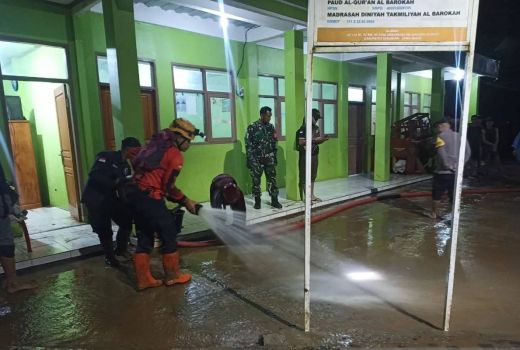 Astaga! Banjir dan Tanah Longsor Terjadi Sukabumi, Ini Kondisinya - GenPI.co