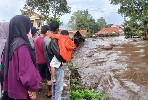 Banjir Lahar Dingin Gunung Marapi Terjang 5 Desa, Ini Kondisinya - GenPI.co
