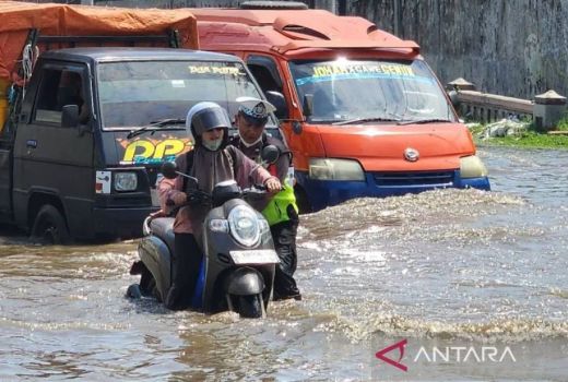 Jalur Pantura Semarang Banjir, Perjalanan Pemudik Terganggu - GenPI.co