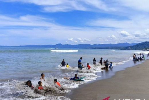 Pantai Sukabumi Didatangi Puluhan Ribu Wisatawan Selama Libur Lebaran 2024 - GenPI.co