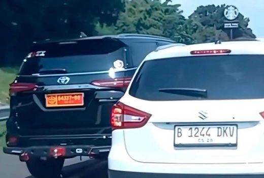 Polisi: Pengendara Arogan di Tol Buang Pelat Palsu Mobil Dinas TNI - GenPI.co