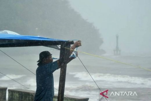 BMKG: Waspada Hujan Badai di 27 Provinsi di Indonesia - GenPI.co