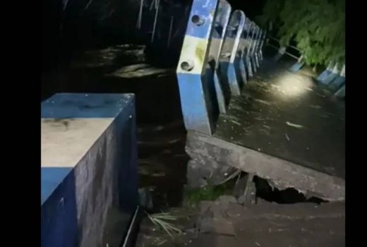 Banjir Lahar Dingin Gunung Semeru Bikin Sejumlah Jembatan Putus - GenPI.co