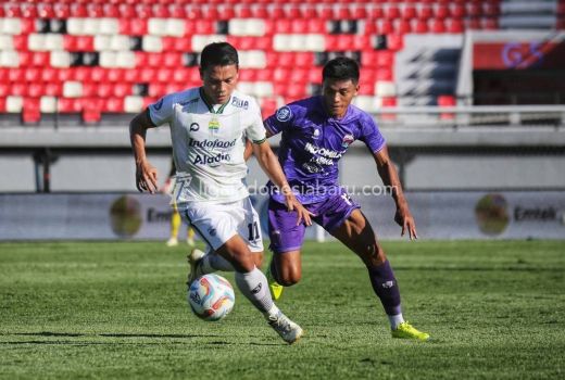 Jalani Laga Kandang Terakhir, Persib Bandung Larang Suporter Borneo FC Datang - GenPI.co