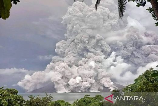 Gunung Ruang Meletus, Muntahkan Abu Vulkanik Setinggi 5 Km - GenPI.co