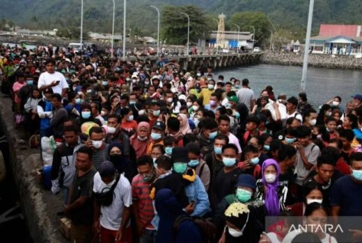 BNPB Larang Korban Erupsi Gunung Ruang Tinggalkan Pengungsian, Ini Alasannya - GenPI.co