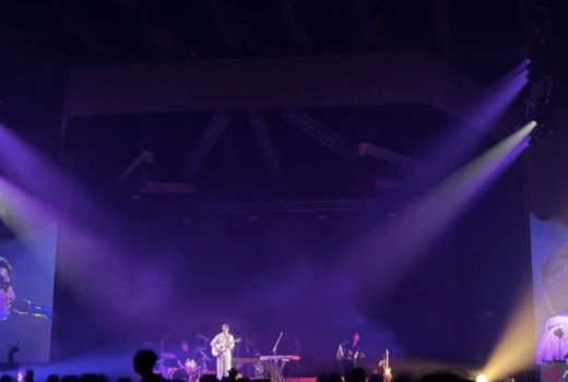 Konser di Jakarta, Elijah Woods Curhat soal Tunangannya - GenPI.co
