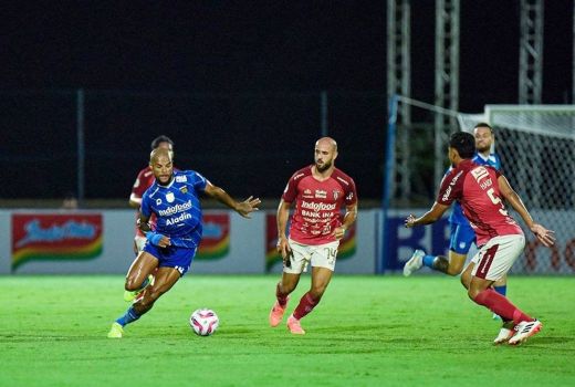 Tahan Imbang Bali United, Persib Bandung Main Pede Jelang Leg Kedua - GenPI.co