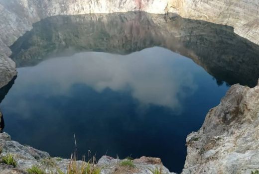 Warna Air Danau Kelimutu di Ende Berubah, Badan Geologi Ungkap Penyebabnya - GenPI.co