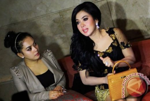 Hamil 7 Bulan, Syahrini Pernah 2 Kali Keguguran - GenPI.co