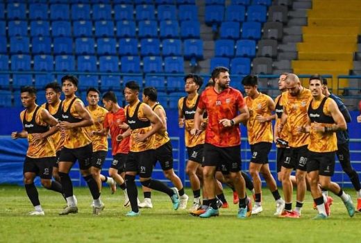 Laga Penentu Borneo FC Vs Bali United, Pieter Huistra Minta Pemain Kerja Keras - GenPI.co