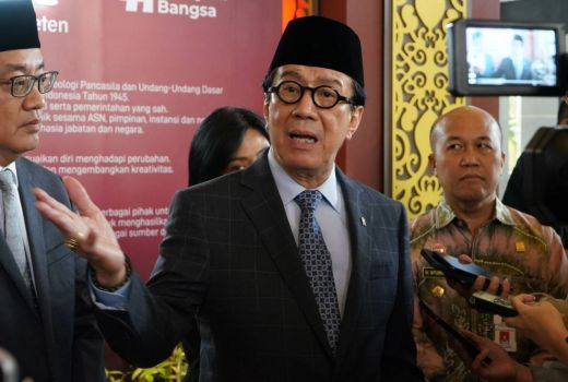 Jaga Ekonomi Negara Stabil, Menkum HAM Minta MKN Awasi Notaris - GenPI.co
