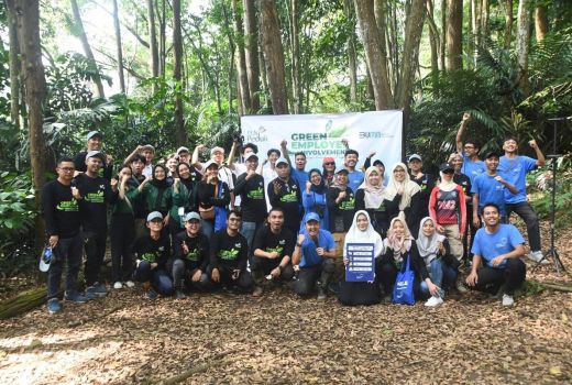 Pegawai PLN UIP JBT Turun Langsung Bersihkan Sungai Cikapundung - GenPI.co