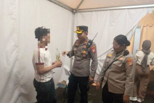 Kedapatan Bawa Flare dan Miras, 3 Penonton Timnas Indonesia Diamankan - GenPI.co