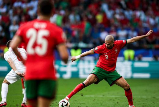 Euro 2024: Bela Portugal di Usia 41 Tahun, Pepe Dipuji Habis-habisan - GenPI.co