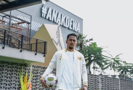 Belanja Pemain Berlanjut, Dewa United Rekrut Mantan Kapten Persebaya Surabaya - GenPI.co