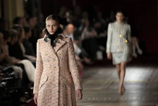 Chanel Tampil di Opera dengan Koleksi Busana yang Berkilau - GenPI.co