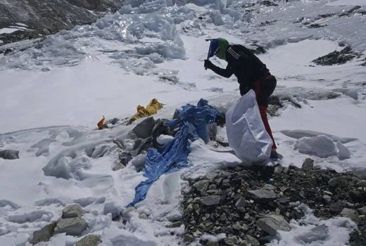 Kamp di Gunung Everest Dipenuhi Sampah, Pembersihan Bisa Butuh Waktu Bertahun-tahun - GenPI.co