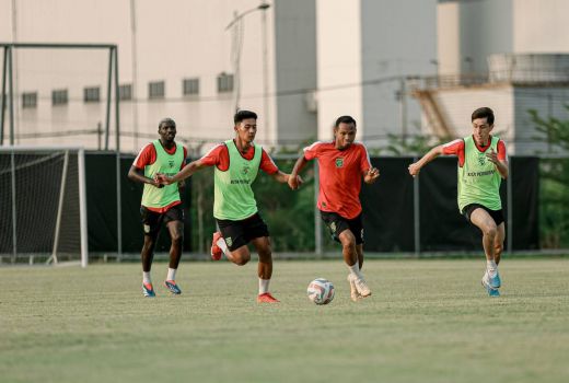 Ini Cara Paul Munster Pilih Starting Eleven Persebaya Surabaya - GenPI.co