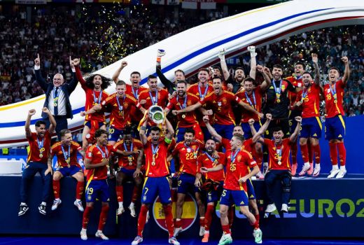 Luis de la Fuente Beber Rahasia Sukses Spanyol Juara Euro 2024 - GenPI.co