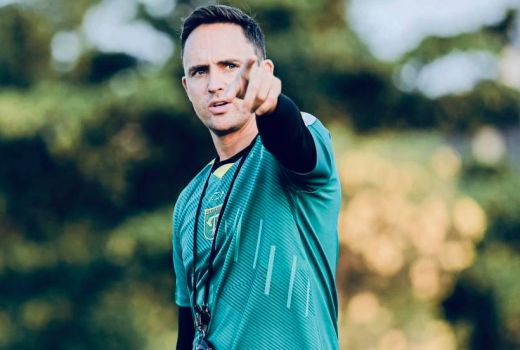 Jalani Pemusatan Latihan di Yogyakarta, Pelatih Persebaya Surabaya Ungkap Targetnya - GenPI.co