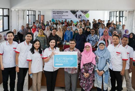 Gandeng SMKN 8 Bandung, Yayasan WINGS Peduli Wujudkan SDM Siap Kerja - GenPI.co