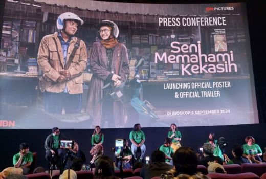 Review Film Indonesia: Seni Memahami Kekasih Lucu, Tetapi Romantis - GenPI.co