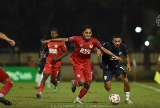Pelatih Bongkar Biang Kerok Kekalahan Semen Padang dari Borneo FC - GenPI.co
