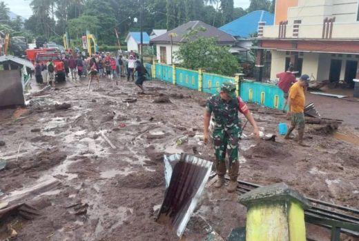Banjir Bandang Putus Akses Jalan Lingkar Kota Ternate - GenPI.co