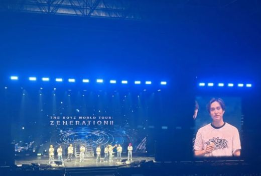 Jacob The Boys Nyanyikan Lagu Juicy Luicy saat Konser di Jakarta, Penonton Histeris - GenPI.co