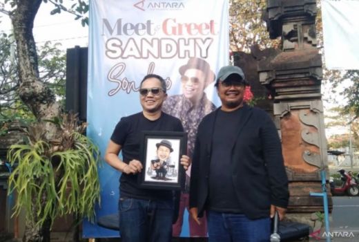 Terkesan Suara Serak, Sandhy Sondoro Ajak Kolaborasi Penyanyi Papua - GenPI.co