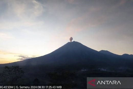 Gunung Semeru Meletus, Lontarkan Abu Vulkanik Setinggi 900 Meter - GenPI.co