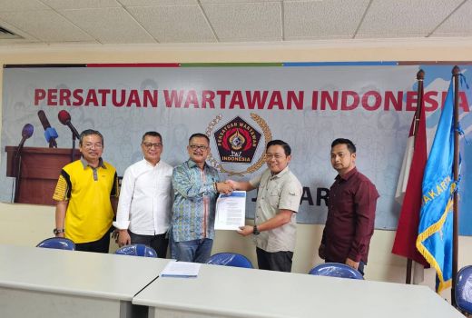 Kesit Handoyo Serahkan SK Penunjukan Ketua Pokja Jakarta Barat kepada Noto Prayitno - GenPI.co