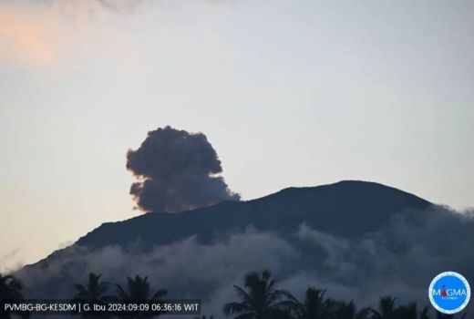 Gunung Ibu di Maluku Utara Alami Erupsi 3 Kali - GenPI.co