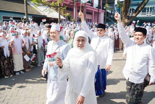 Khofifah Dapat Doa dari Majelis Keluarga Ponpes Annur untuk Menang di Pilkada Jawa Timur - GenPI.co