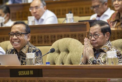 Pramono Anung Mundur dari Seskab, Ari: Keppres Sudah Ditandatangani Presiden - GenPI.co