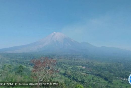 Waduh! Gunung Semeru Erupsi 9 Kali dalam Sehari - GenPI.co