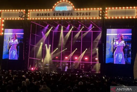 Nadin Amizah Sedih Sebelum Nyanyikan Lagu Bertaut pada Pestapora 2024 - GenPI.co