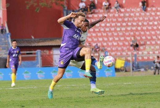 Melawat ke Kandang Persis Solo, Persik Kediri Ditinggal 4 Pemain - GenPI.co